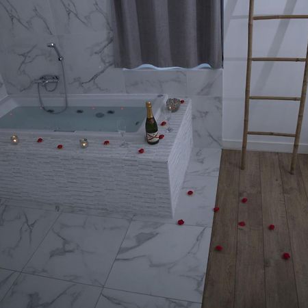 Appartement Triplex de luxe 110 m2 hyper centre jacuzzi à Dinan Extérieur photo