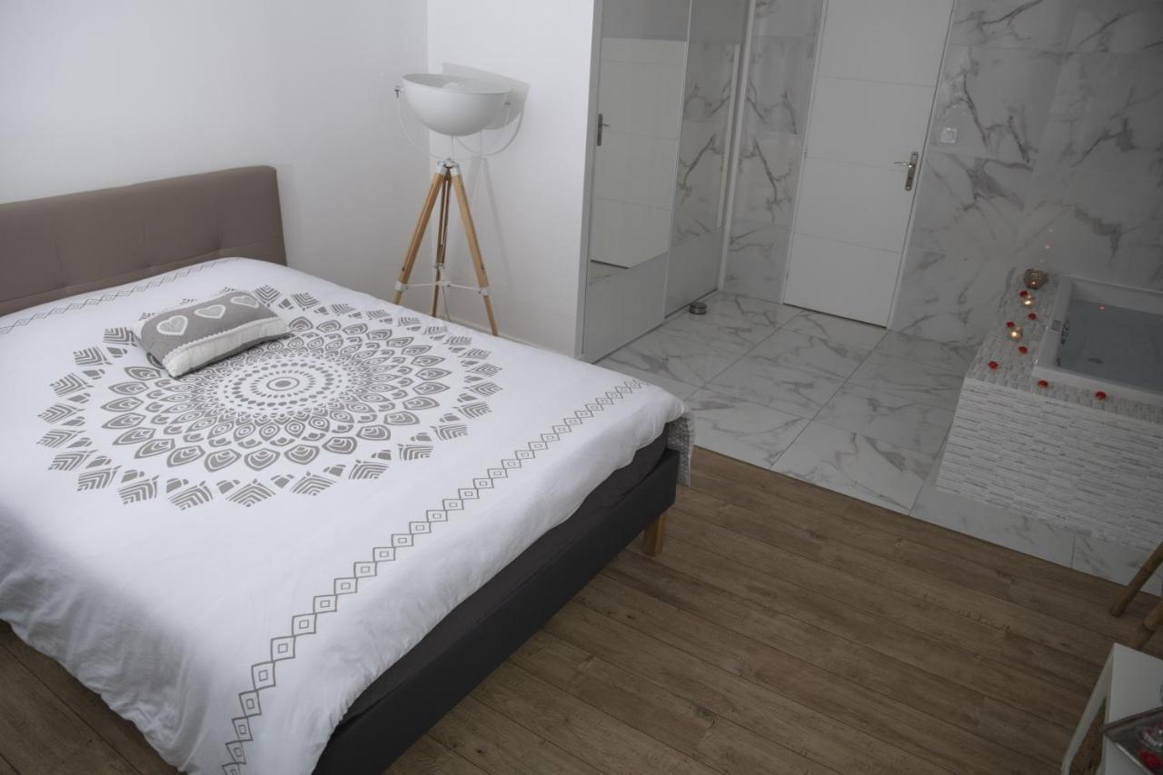 Appartement Triplex de luxe 110 m2 hyper centre jacuzzi à Dinan Extérieur photo